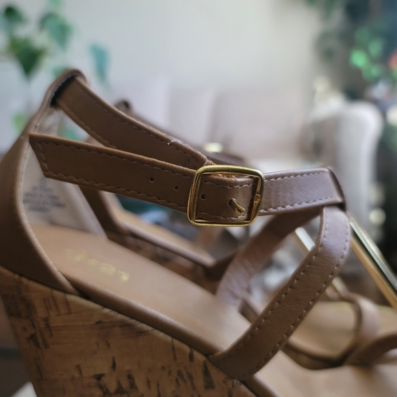 Women's Platform Wedges Strap Sandals In Tan / Nude Color Size 7 1/2 - Picture 5 of 15